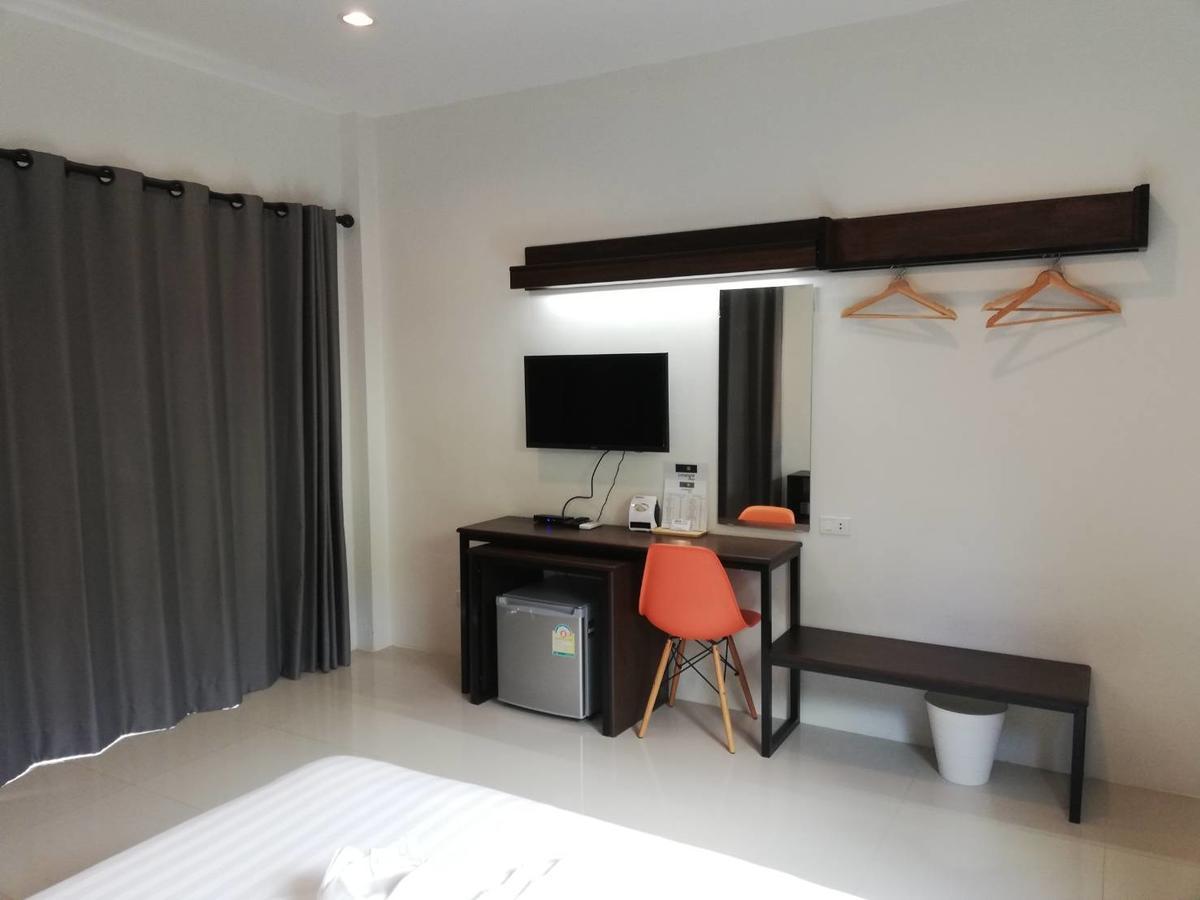 Limelight Village 3*