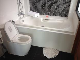 Limelight Village 3*